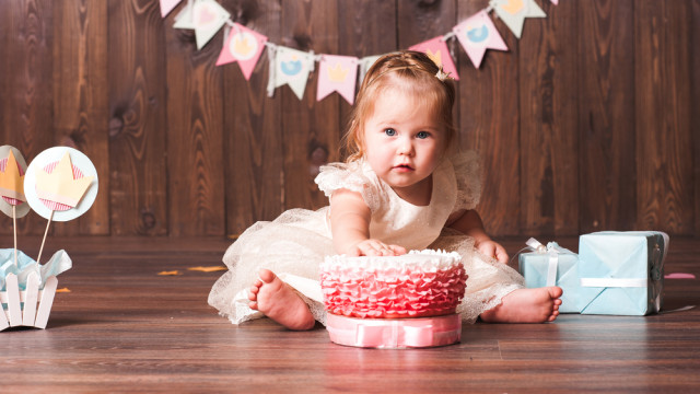 ребенок и торт