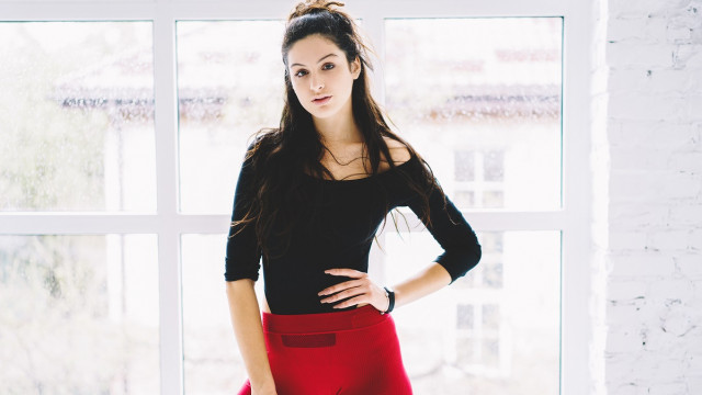 стройная девушка