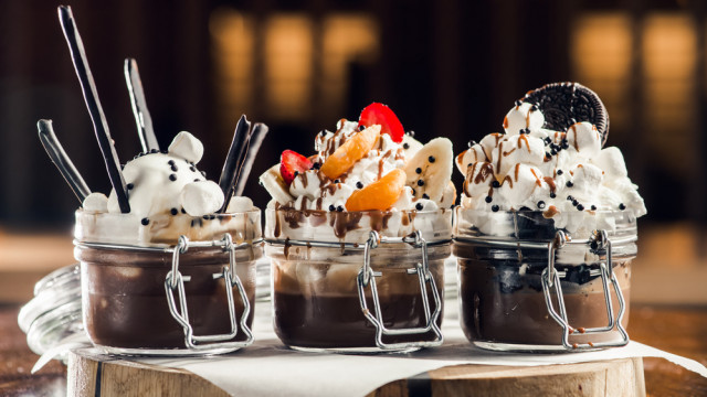 десерти в баночках