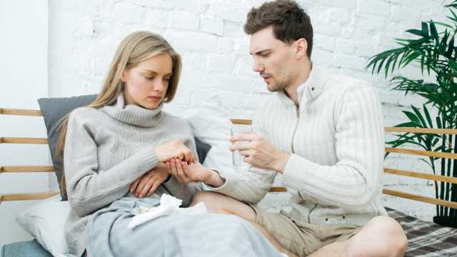 чоловік і жінка хворіють