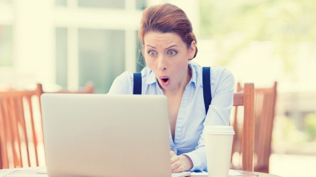 Женщина с ноутбуком