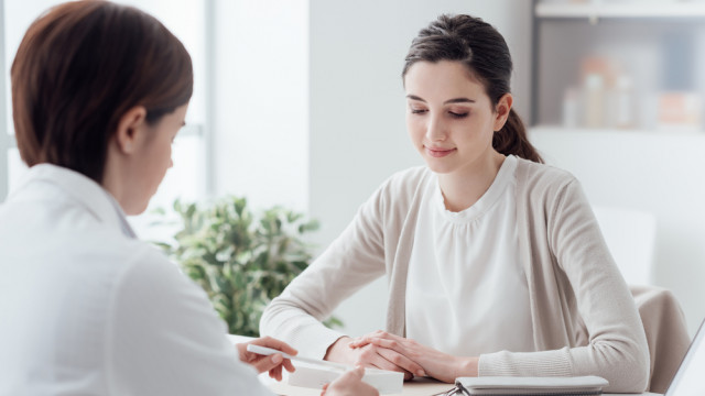 жінка у лікаря