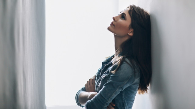 женщина расстроена