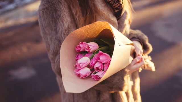 женщина с цветами