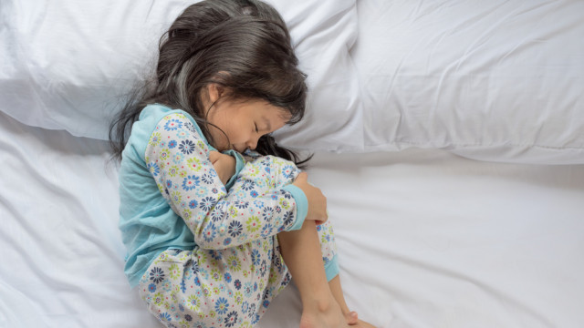 ребенок болит живот