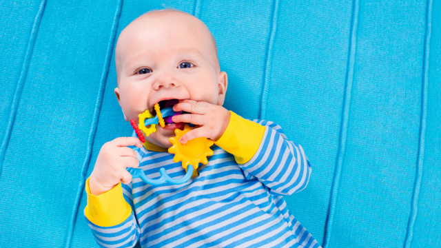 Прорезывание зубов: норма, патология и связь с ОРВИ