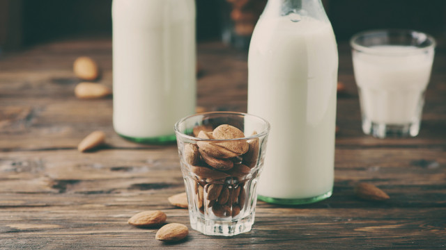 миндальное молоко