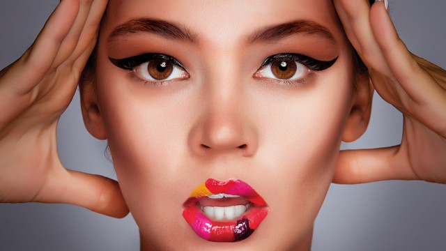 Яркий макияж
