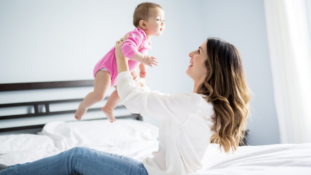 шестимесячный ребенок с мамой