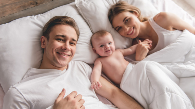 новорожденный и родители