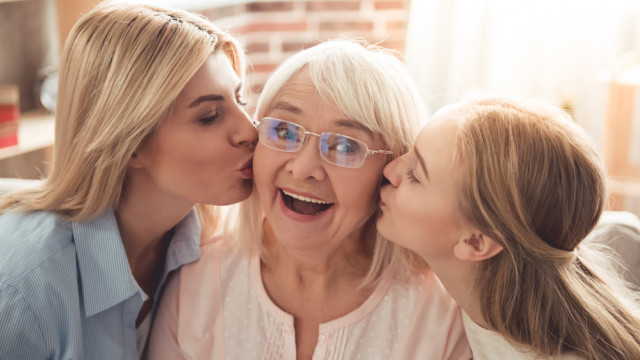 бабушка с внуками