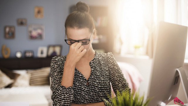 женщина болеет