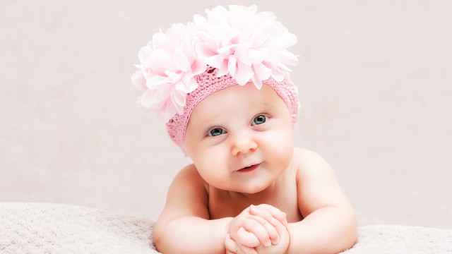 новорожденная девочка