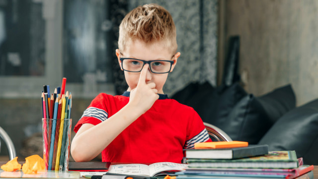 дитина думає