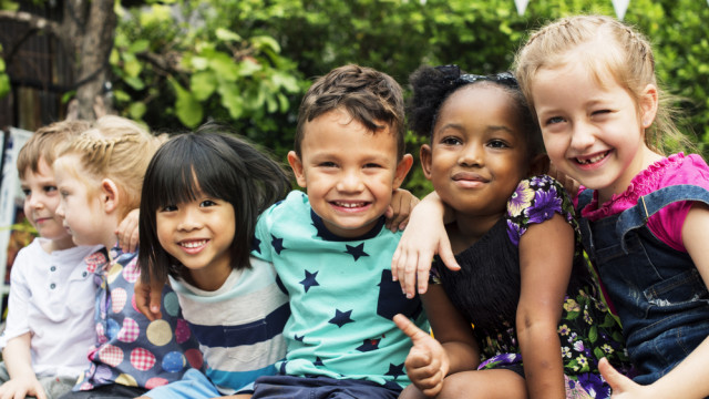 дети разные интернациональный садик