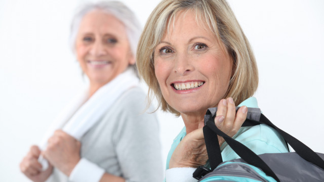 жінка бабуся фітнес тренування спорт