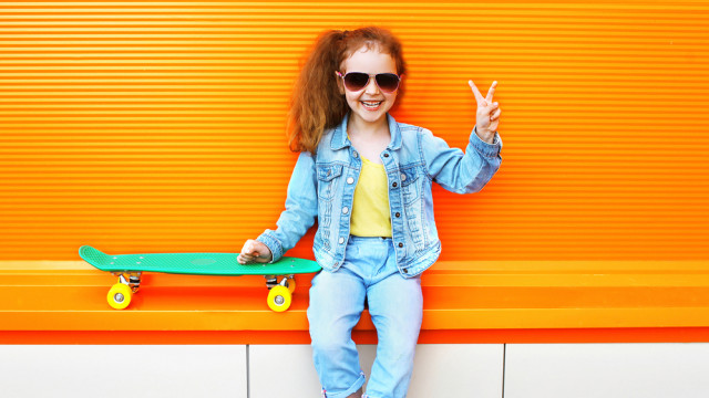 девочка веселая счастливая рыжая