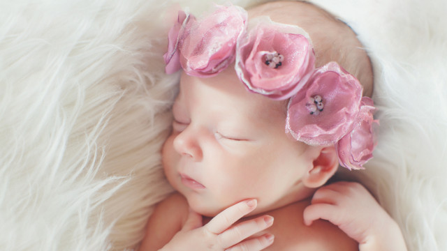 новорожденная девочка