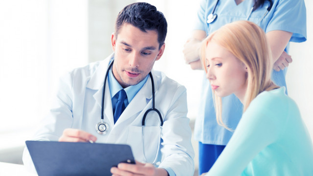 врач пациент