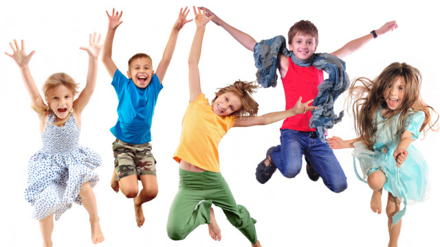 дети прыгают спорт
