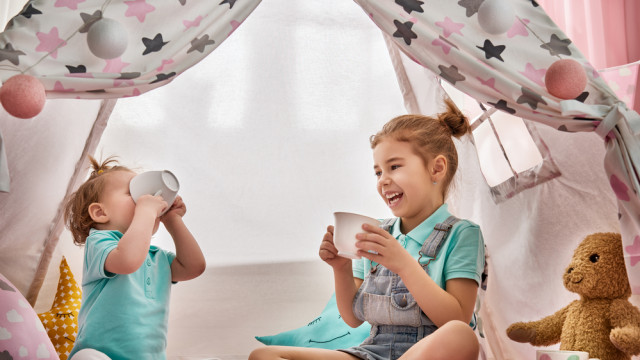 дети в палатке девочка