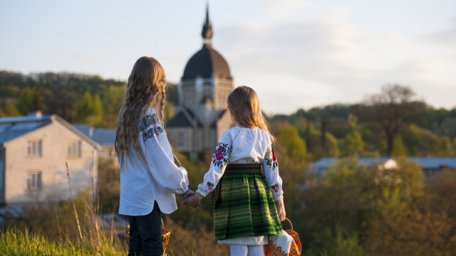 діти церква паска