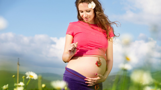 вагітна літо поле
