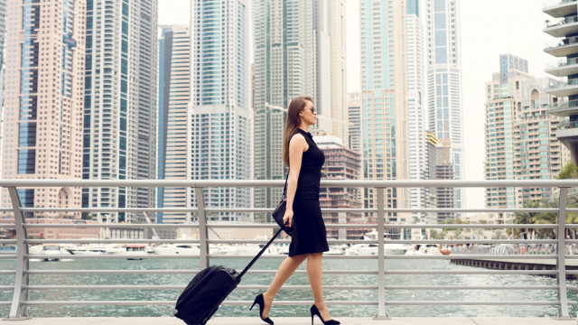 женщина в городе