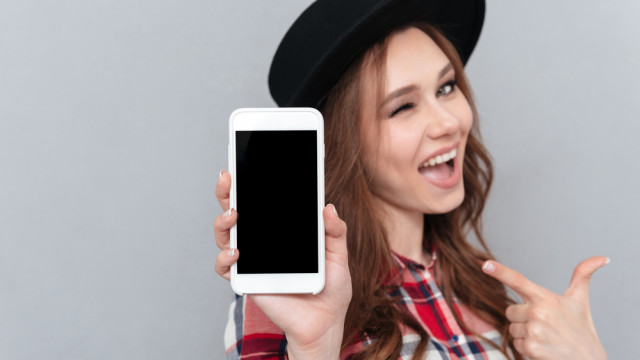 подросток и смартфон