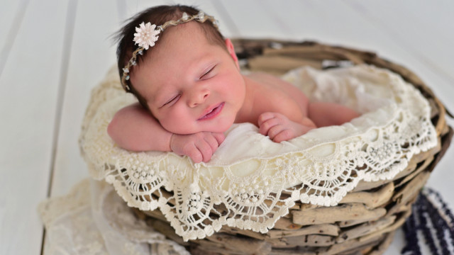 новорожденная девочка