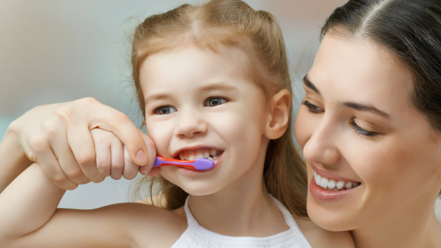 Життя без карієсу: як чистити зуби правильно з точки зору доказової медицини та МОЗ