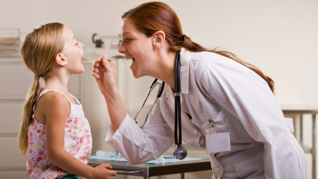 дитина у лікаря