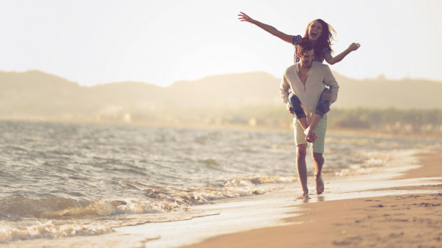 пара на пляжі