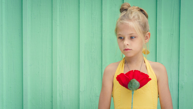 девочка с маком