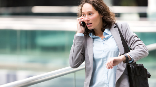 девушка опаздывает