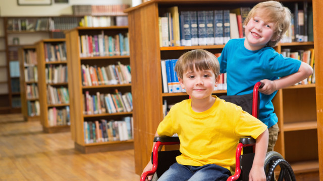 Неугомонные искатели приключений. В центре Киева проведут инклюзивный литературный вечер.