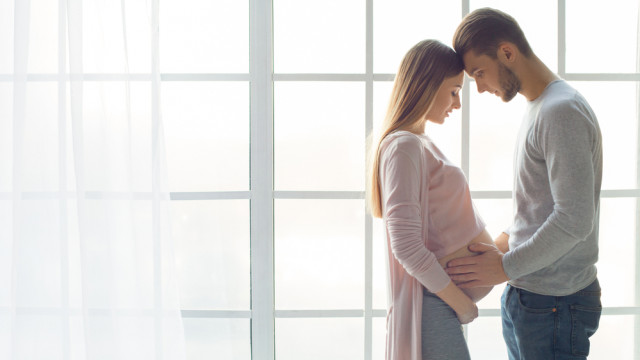 вагітна з чоловіком