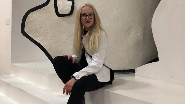 Олена Стронг