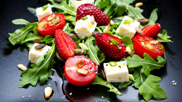 полуниця салат