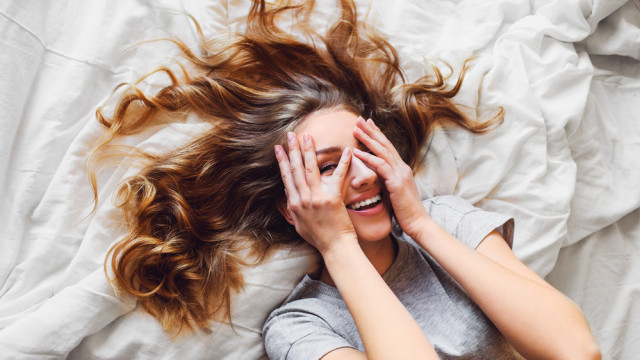 жінка спить