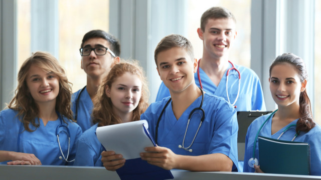 студенты медики