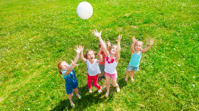 День защиты детей: украинские звезды снялись в щемящем видео, читая стихотворение Лины Костенко