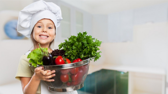 овощи девочка повар