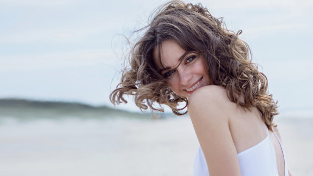 женщина отдыхает