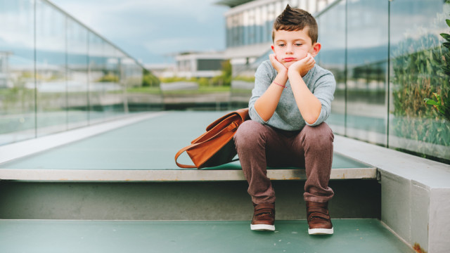 школьник расстроен