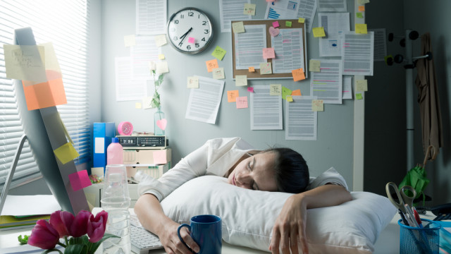 дівчина втомилася