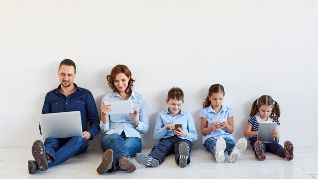 семья гаджеты