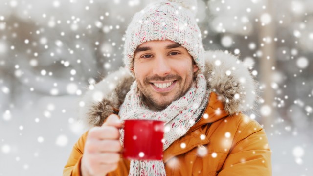 Чоловік в зимову одязі