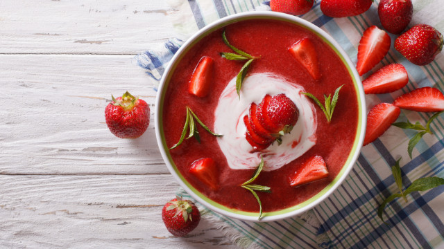 полуничний суп