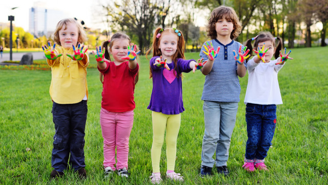 Дети играют